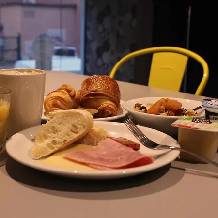 Staycity Rue Garibaldi Апарт-отель 3*