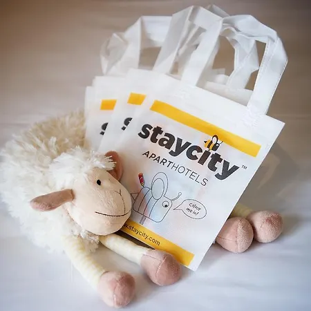 מלון דירות Staycity Rue Garibaldi 3*